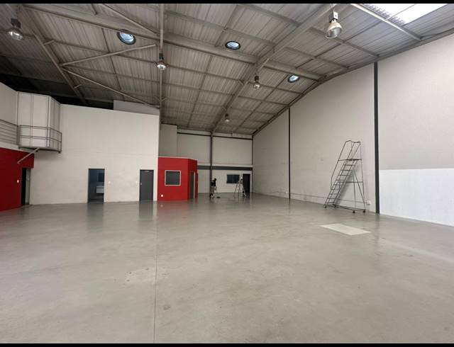 615M² WAREHOUSE TO LET IN KYALAMI